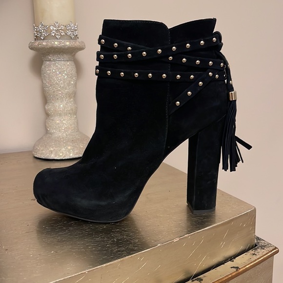 Jessica Simpson black platform boots with studs - Picture 2 of 3